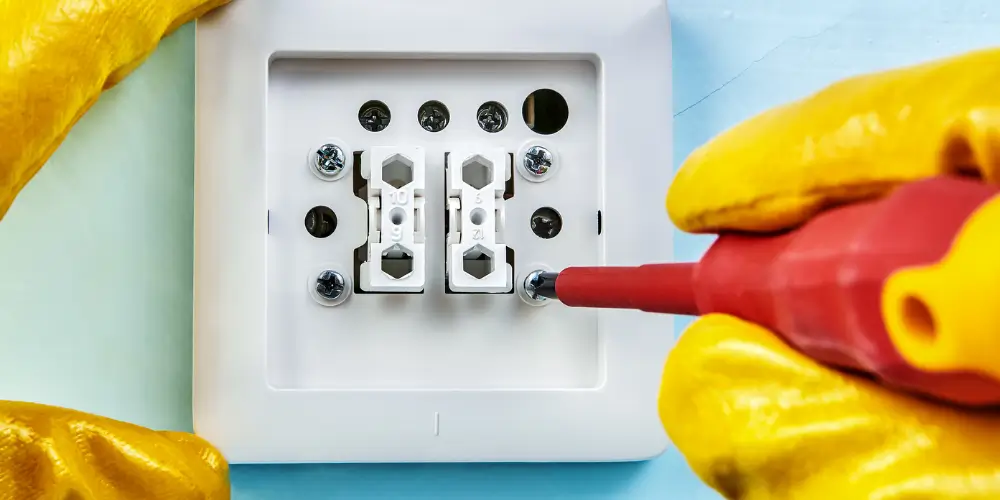 How to Fit a Consumer Unit
Final Fixing and Tightening
