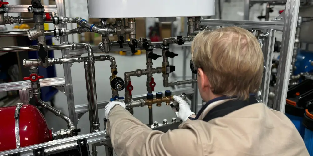 When Not to Top Up the Pressure Yourself: What to Tell the Engineer / How to Top Up the Pressure on Boiler
